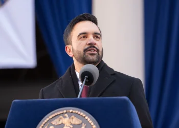 חשיפה מביכה בניו יורק: רעיית ראש העיר מתנצלת על התבטאויות אנטישמיות חשיפה מביכה בניו יורק: רעיית ראש העיר מתנצלת על התבטאויות אנטישמיות