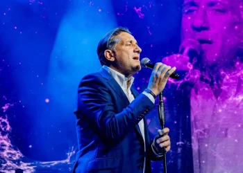 חיים ישראל משתף רגע כואב - מה באמת קורה על הבמה? חיים ישראל משתף רגע כואב - מה באמת קורה על הבמה?