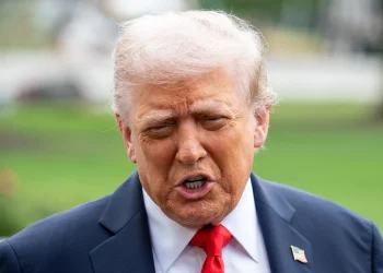 "טראמפ התפרץ בזעם": מאחורי הקלעים של משבר התרסקות המטוס האמריקאי