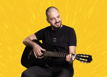 יוסף עבאדי מפתיע בגרסה ווקאלית מרגשת לשיר "רגעים של אושר"