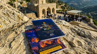 פעם בשנה זה קורה: תפילה מיוחדת בל"ג בעומר ממירון