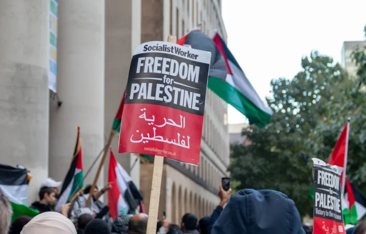 בעקבות גל האנטישמיות: בריטניה מקצה תקציב שיא להגנה על הקהילה היהודית