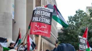 בעקבות גל האנטישמיות: בריטניה מקצה תקציב שיא להגנה על הקהילה היהודית