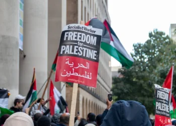 בעקבות גל האנטישמיות: בריטניה מקצה תקציב שיא להגנה על הקהילה היהודית