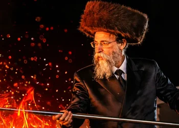 הדלקה המרכזית במירון ל"ג בעומר 2026 - קהל רב סביב מדורת הרשב"י