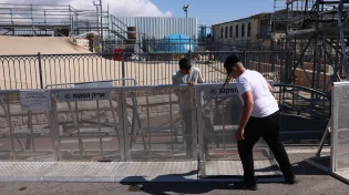 הדרמה במירון: כבישים נחסמים, עשרות אלפים כבר על ההר