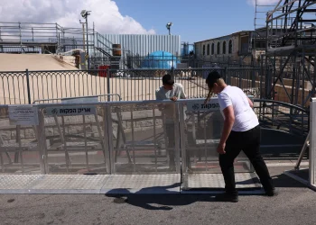 הדרמה במירון: כבישים נחסמים, עשרות אלפים כבר על ההר