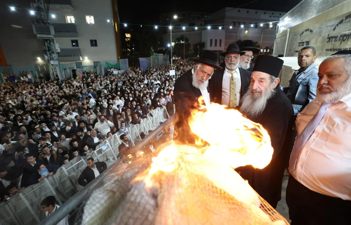 אלפים בבני ברק: מעמד ההדלקה המרכזי התקיים ברוב פאר והדר