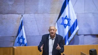 סערה בכחול לבן: בכיר נוסף נוטש את גנץ והסדקים רק מעמיקים