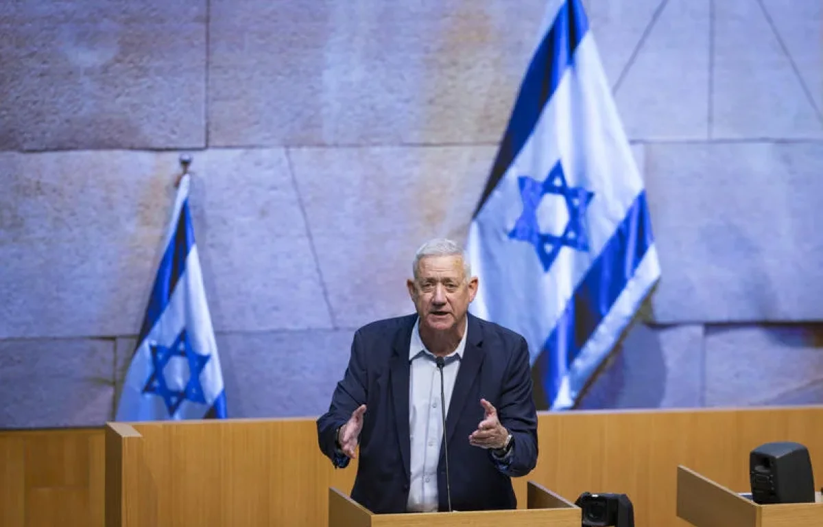 סערה בכחול לבן: בכיר נוסף נוטש את גנץ והסדקים רק מתרחבים