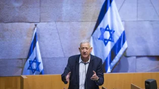 סערה בכחול לבן: בכיר נוסף נוטש את גנץ והסדקים רק מעמיקים