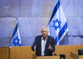 סערה בכחול לבן: בכיר נוסף נוטש את גנץ והסדקים רק מתרחבים
