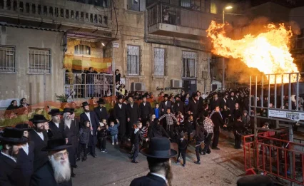 "תזרוק את הכאב לאש": מה באמת מסתתר בתוך מדורות ל"ג בעומר?
