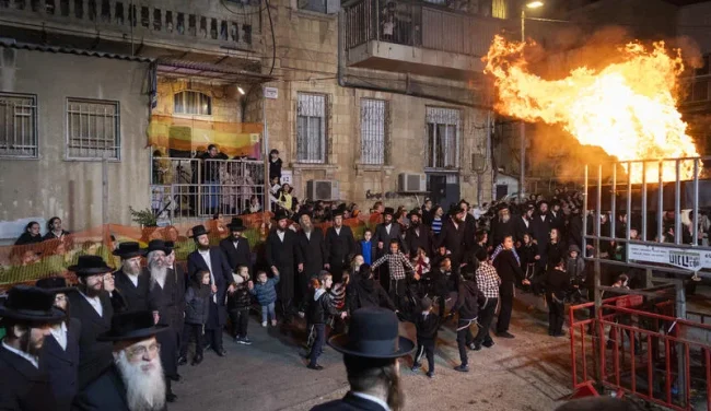 "תזרוק את הכאב לאש": מה באמת מסתתר בתוך מדורות ל"ג בעומר?