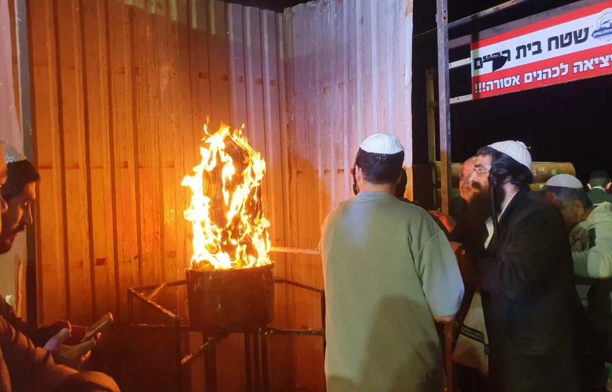 ההדלקה בציון רבי נחמן מברסלב (באדיבות המצלם)