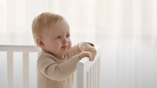הסיבה המפתיעה: למה אסור לתת דבש לתינוקות?