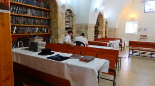 שנים שהוא התרחק מהבית - פיוטי השבת החזירו אותו ליהדות