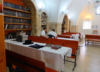 שנים שהוא התרחק מהבית - פיוטי השבת החזירו אותו ליהדות