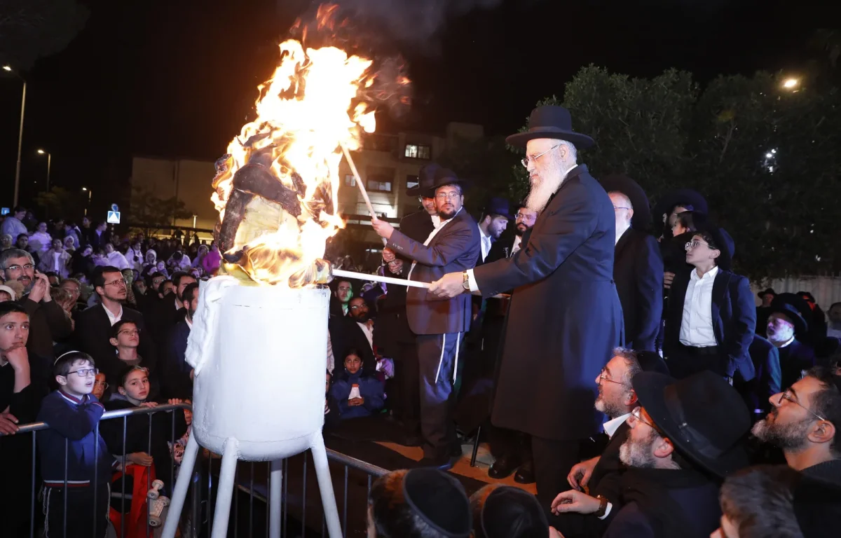 מעמד ההדלקה המרכזי בביתר | צילום: שייקה אור
