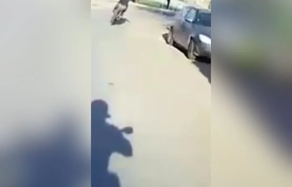 מרדף מסוכן בתל שבע: רוכב אופנוע רעול פנים נמלט מהשוטרים ואיבד שליטה