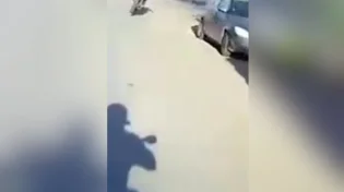 מרדף מסוכן בתל שבע: רוכב אופנוע רעול פנים נמלט מהשוטרים ואיבד שליטה