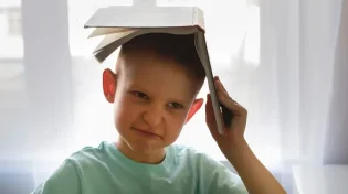 לא מצליחים לגרום לילדים לקרוא? כך תשנו את התמונה (וגם את הגישה)