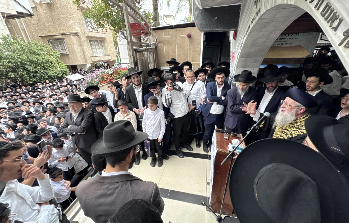 אלפים ליוו למנוחות את הגאון רבי רחמים מאזוז זצ"ל | צילום: נועם אליהו