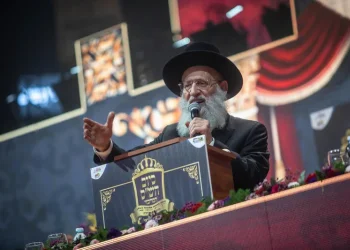 הרב ראובן אלבז מזהיר: "לא שווה לאבד משפחה בשביל ירושה"