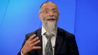ככה עונים לשאלות קשות: המסע המשעשע של הרב לסרי ויהודה ברקן לקנדה