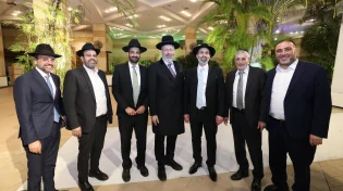 "מזל טוב": ראש עיריית אלעד השיא את ביתו - רבנים ואישי ציבור הגיעו לשמחה