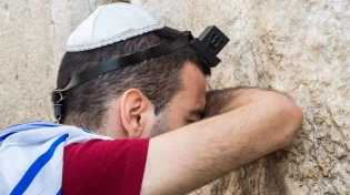 מחפשים זיווג? 3 סגולות ידועות שיכולות לפתוח שערים
