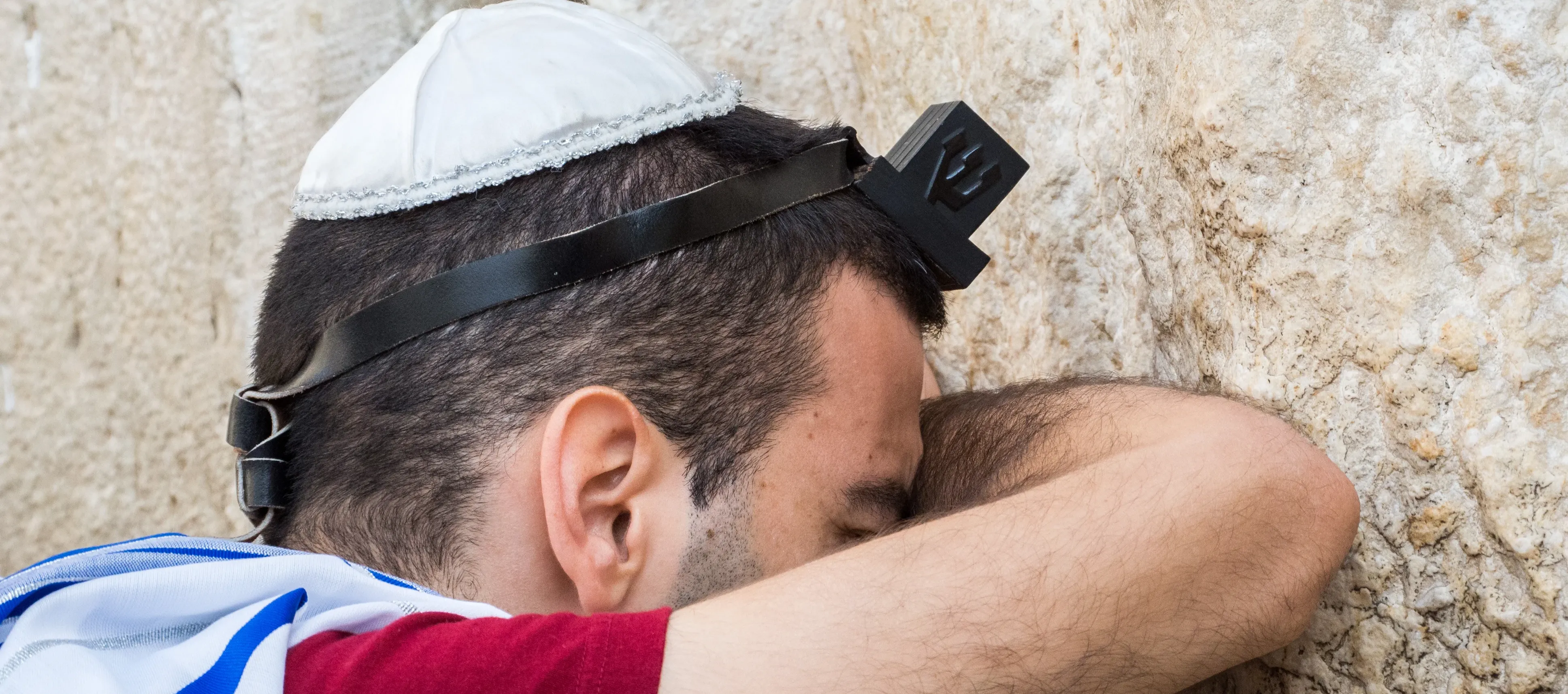 מחפשים זיווג? 3 סגולות ידועות שיכולות לפתוח שערים