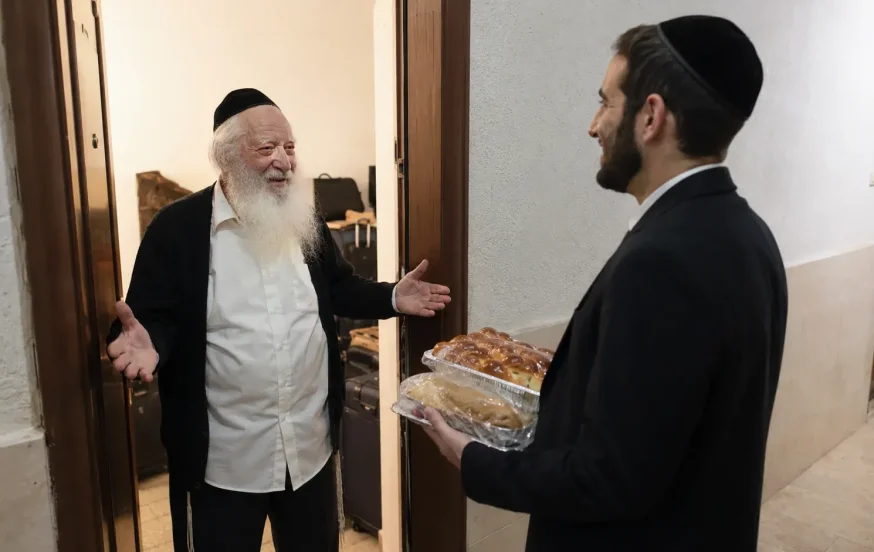 המחווה הקטנה לשכן הבודד - הפכה להצלת חיים מדהימה המחווה הקטנה לשכן הבודד - הפכה להצלת חיים מדהימה