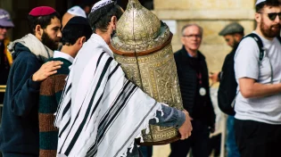 בחג מתן תורה הקרוב מתעורר כוח מיוחד לרפואה וישועה