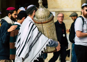בחג מתן תורה הקרוב מתעורר כוח מיוחד לרפואה וישועה