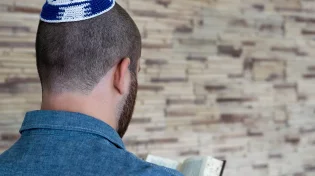 "שים כיפה על הראש": כך נעלם המחסום האחרון בדרך לחזרה בתשובה