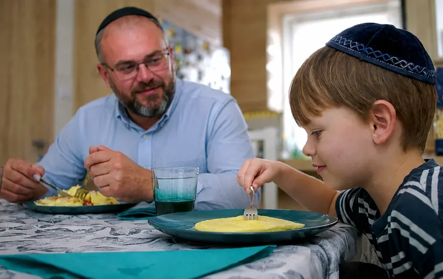מחקר קובע: ארוחה משפחתית יכולה לשמור על הבריאות של הילדים מחקר קובע: ארוחה משפחתית יכולה לשמור על הבריאות של הילדים