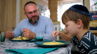 מחקר קובע: ארוחה משפחתית יכולה לשמור על הבריאות של הילדים