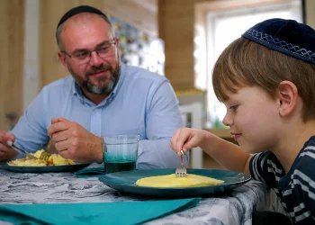 מחקר קובע: ארוחה משפחתית יכולה לשמור על הבריאות של הילדים מחקר קובע: ארוחה משפחתית יכולה לשמור על הבריאות של הילדים