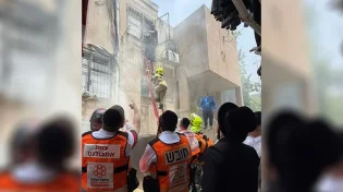 דרמה בבני ברק: שריפה פרצה בבניין מגוריו של האדמו"ר מספינקא
