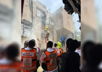 דרמה בבני ברק: שריפה פרצה בבניין מגוריו של האדמו"ר מספינקא דרמה בבני ברק: שריפה פרצה בבניין מגוריו של האדמו"ר מספינקא