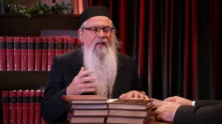 המקובל הרב יוסף ביטון במשדר חיזוק ותפילה לרפואת הרב דב קוק