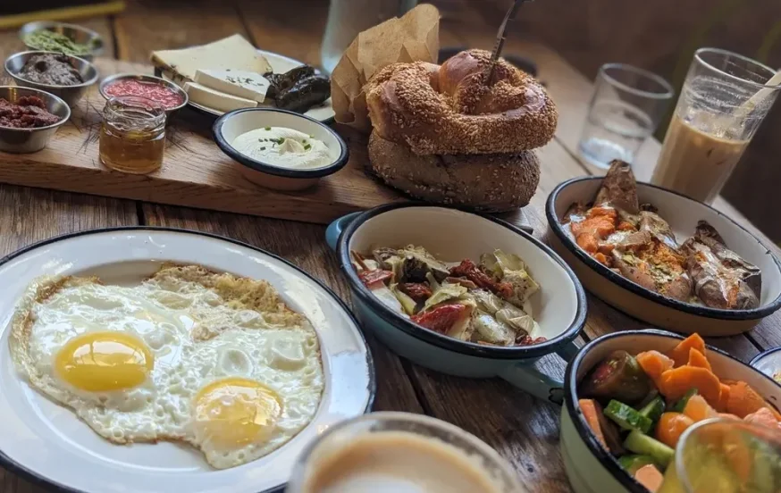 זו ארוחה שהרבה אנשים בוחרים, והיא מעלה בשקט את רמות הסוכר בדם