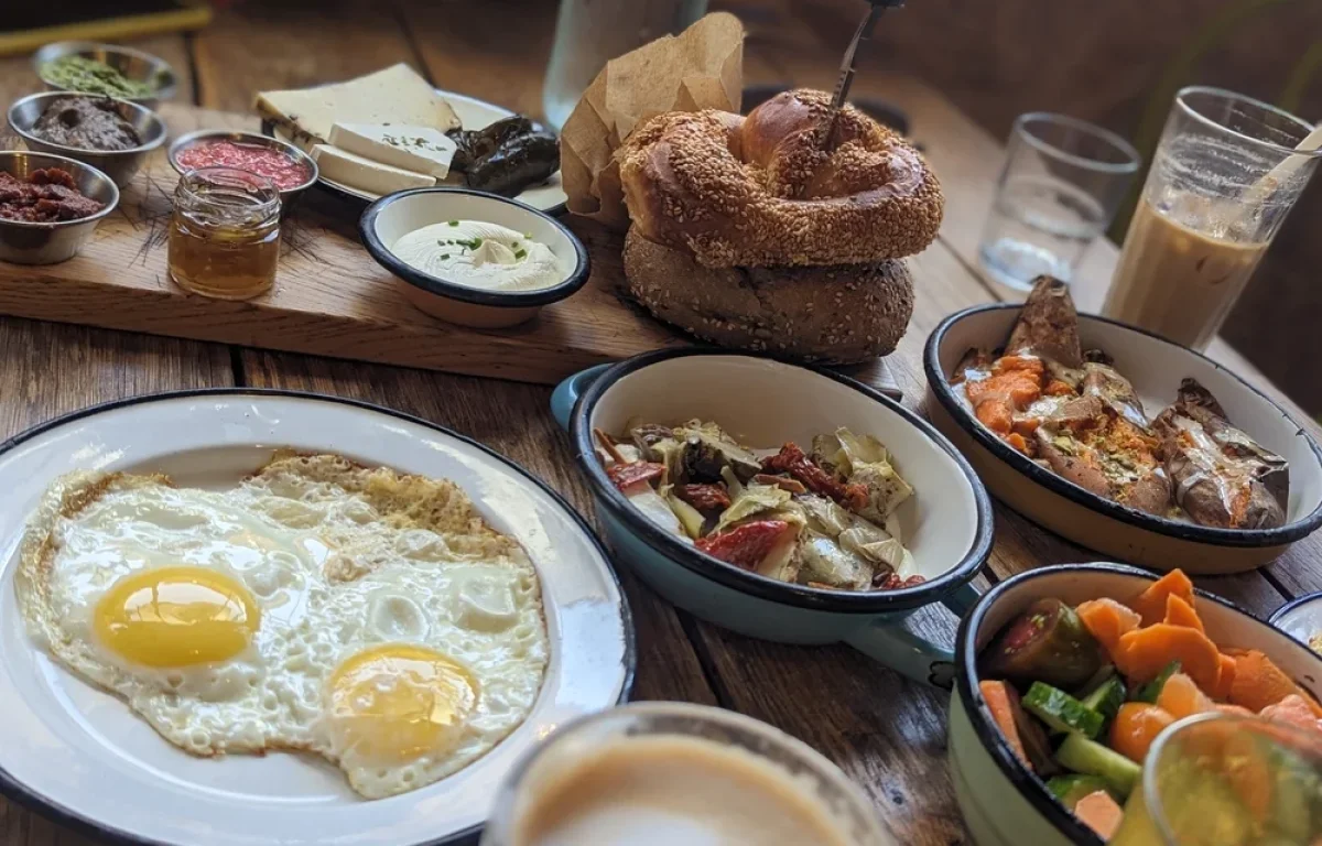 זו ארוחה שהרבה אנשים בוחרים, והיא מעלה בשקט את רמות הסוכר בדם