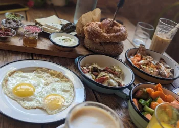 זו ארוחה שהרבה אנשים בוחרים, והיא מעלה בשקט את רמות הסוכר בדם