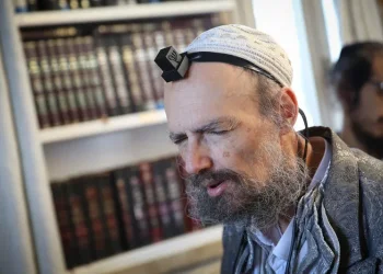 שיפור במצבו של רבי דב קוק: החל שלב ההתעוררות בבית החולים