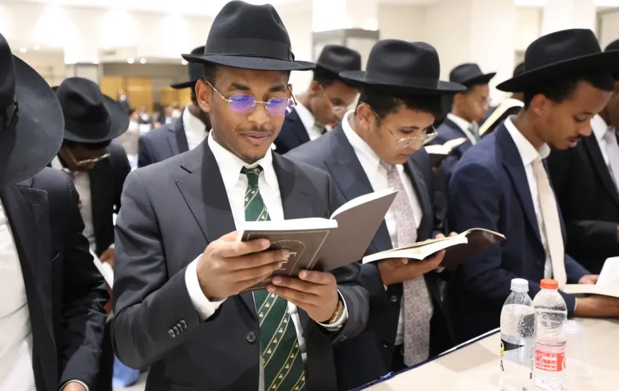 בני תורה: מעמד סיום הש"ס של בני הישיבות יוצאי העדה האתיופית בני תורה: מעמד סיום הש"ס של בני הישיבות יוצאי העדה האתיופית