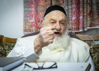 מהבמה אל אור התורה: 10 עובדות על מסע חייו של הרב אורי זוהר