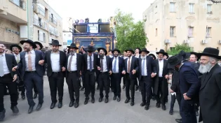 ברוב פאר והדר: ספר תורה חדש הוכנס לישיבת "חיי אברהם" בבני ברק