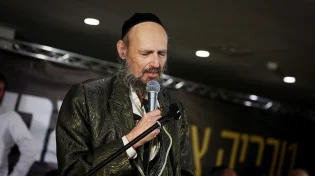 "תעיר את אבא!" הבן של הרב דוב קוק פרץ בבכי